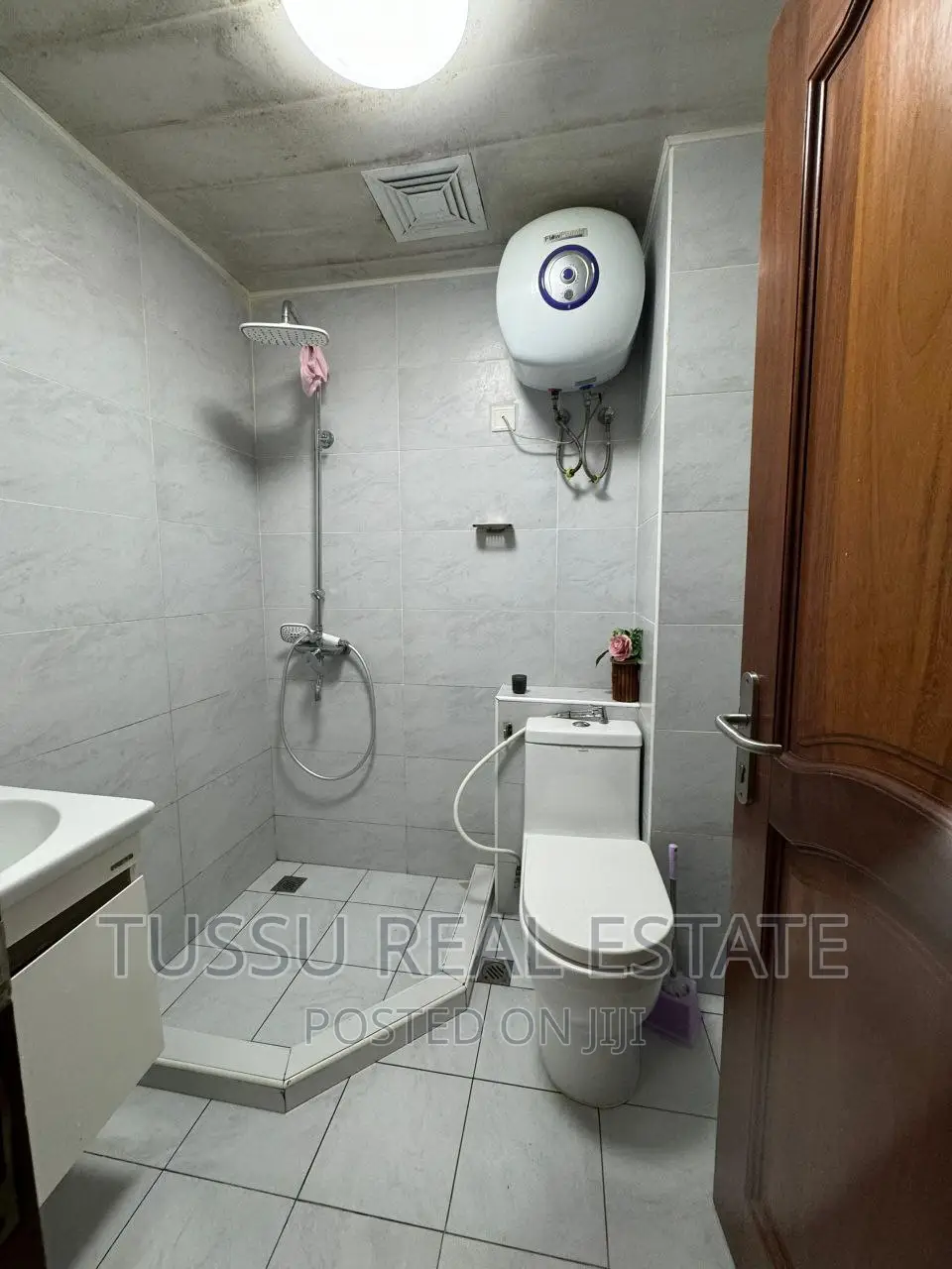 Furnished 4bdrm Apartment in Mikochen Kwa Warioba, Kinondoni for sale