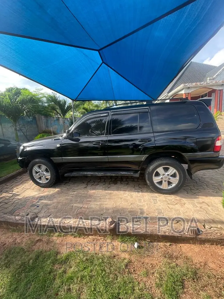 Toyota Land Cruiser 2004 Black