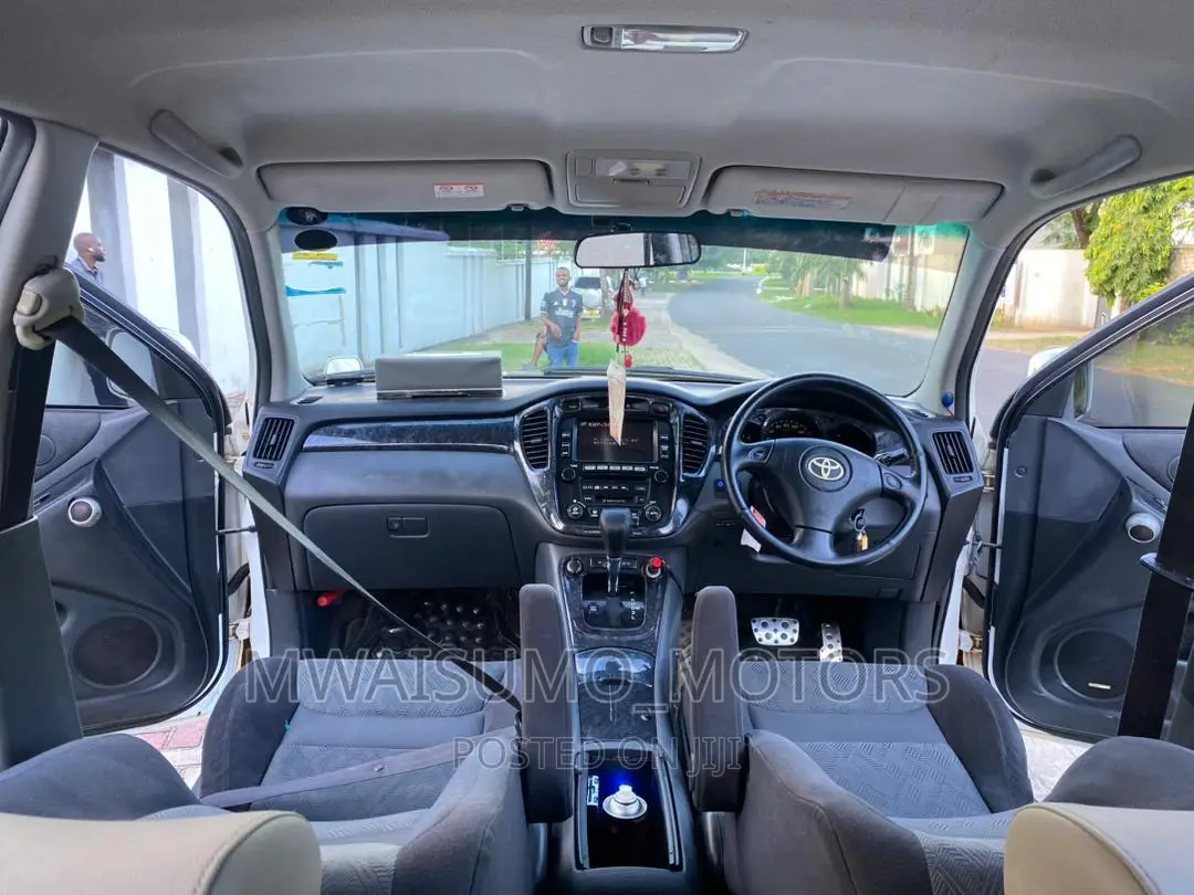 Toyota Kluger 2001 White