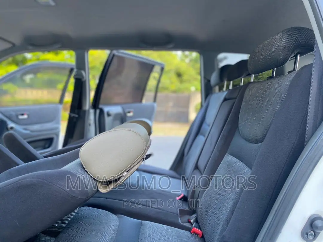 Toyota Kluger 2001 White