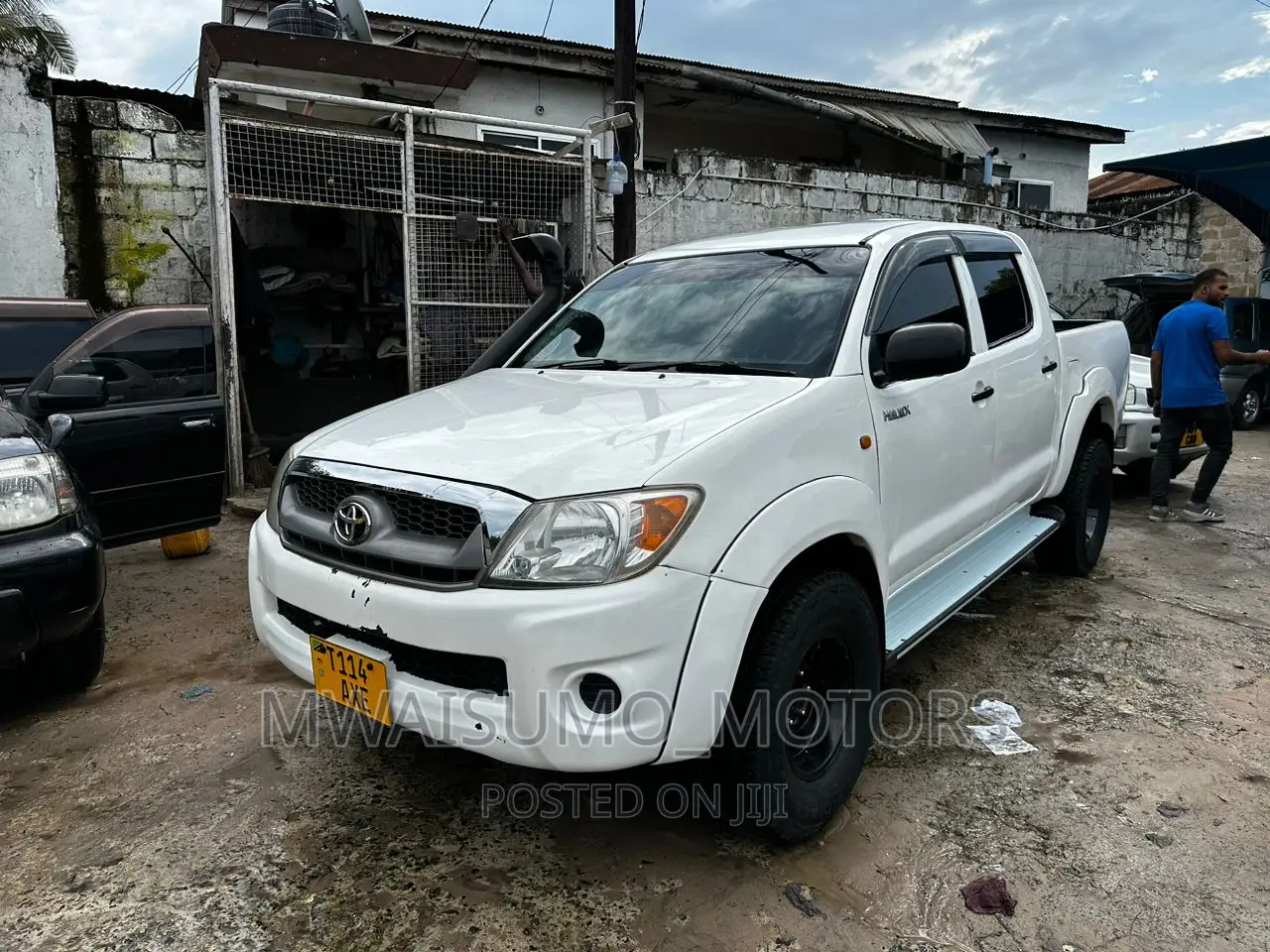 Toyota Hilux 2009 White
