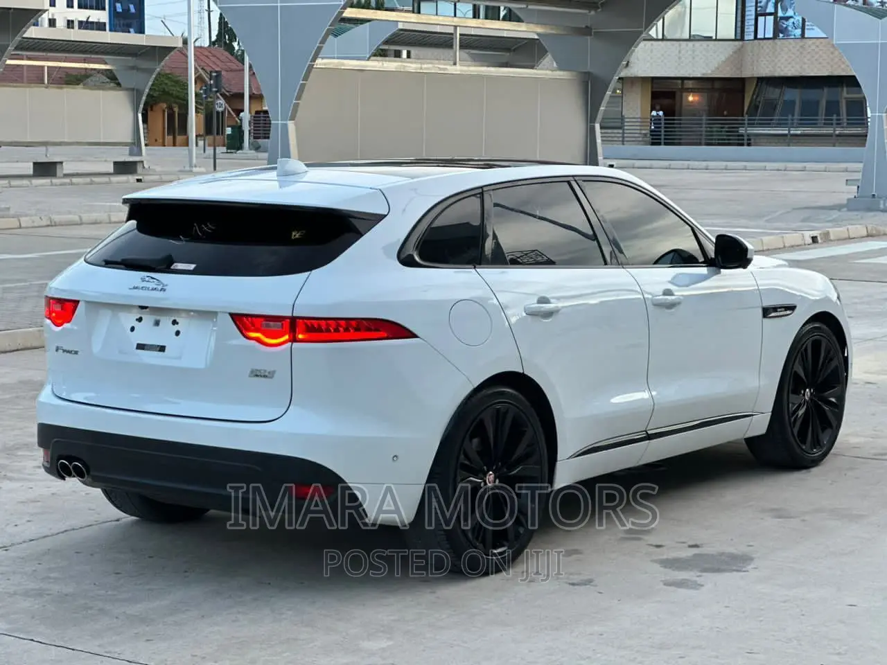 Jaguar F-Pace 2017 White