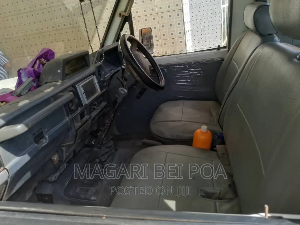 Toyota Land Cruiser 2005 White
