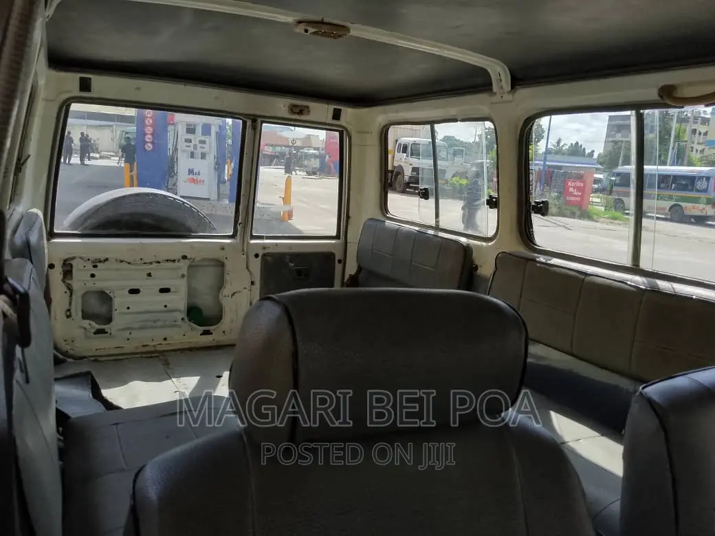 Toyota Land Cruiser 2005 White