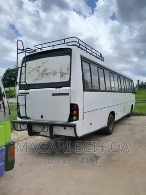 Tata Starbus Ultra Skool 2003 White