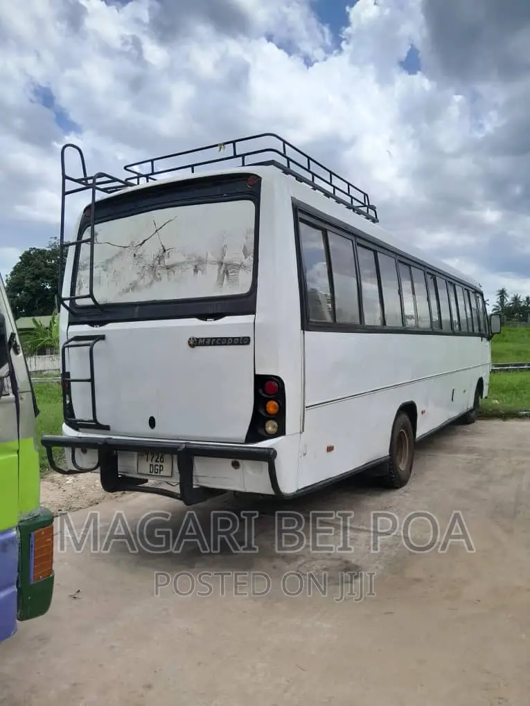 Tata Starbus Ultra Skool 2003 White