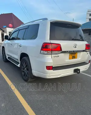 Toyota Land Cruiser 2012 White