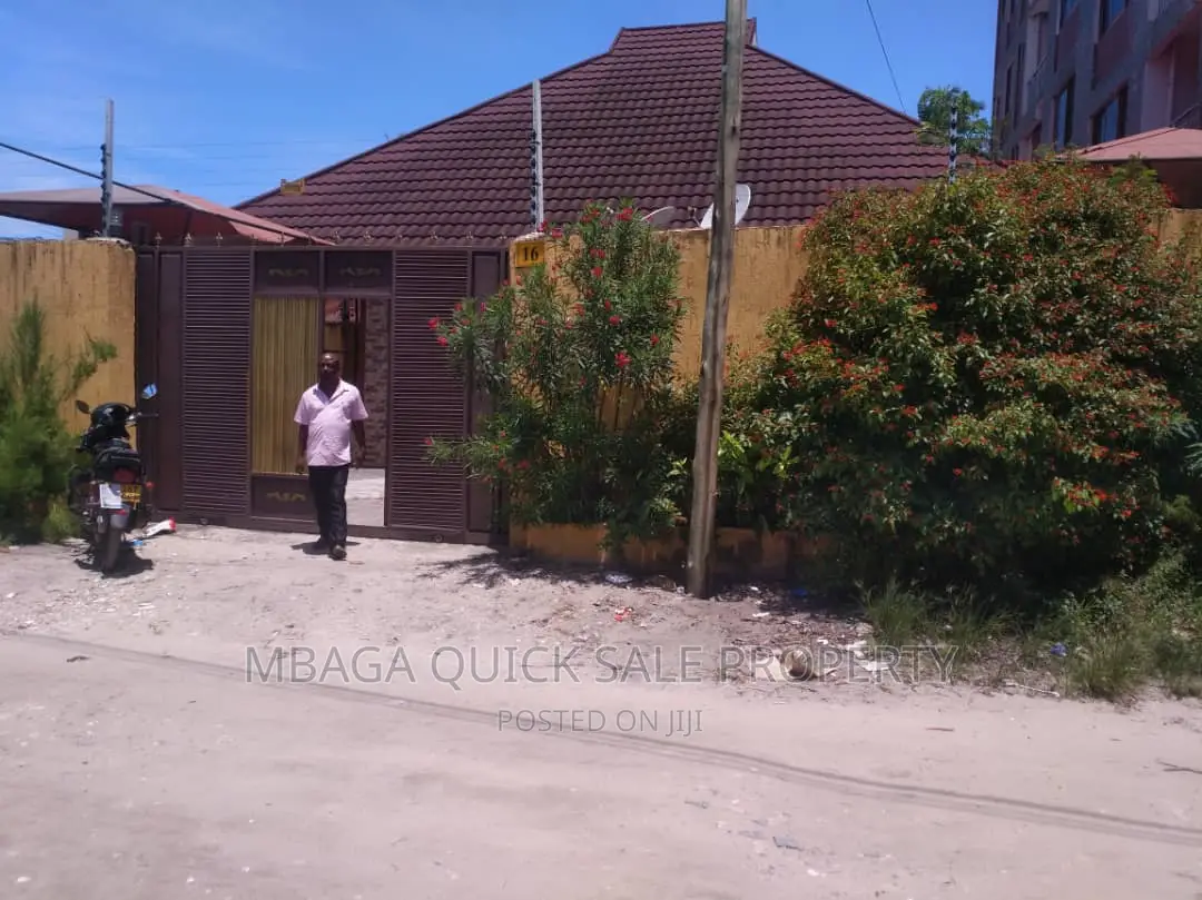 3bdrm Bungalow in Kinondoni  Kwa  for rent