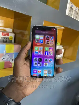Apple iPhone XR 64 GB White