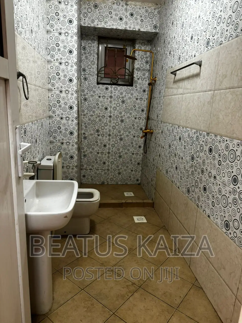 3bdrm Block of Flats in Kariakoo Fire for rent