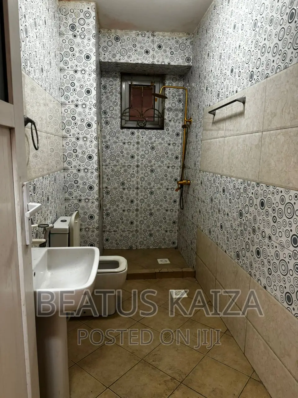 3bdrm Block of Flats in Kariakoo Fire for rent
