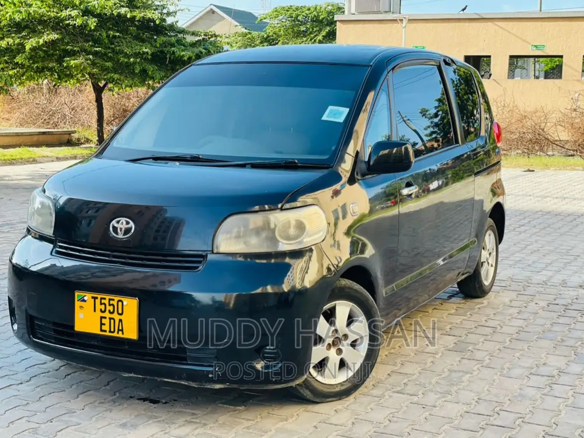Toyota Porte 2005 Black