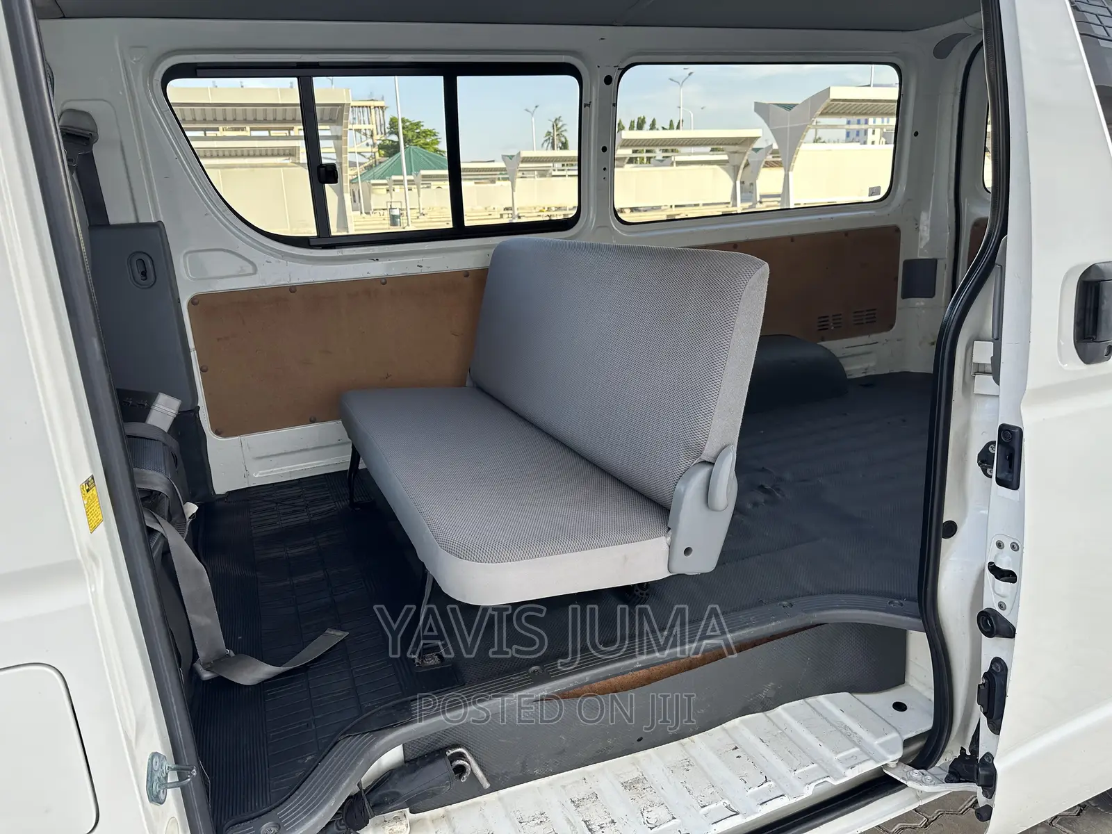 Toyota HiAce 2010 White
