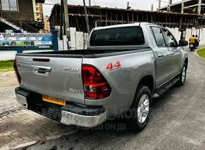 Toyota Hilux 2018 Gray