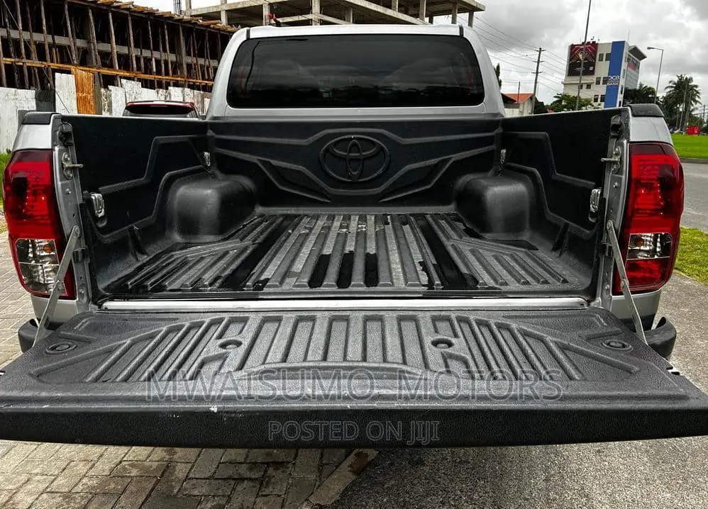 Toyota Hilux 2018 Gray