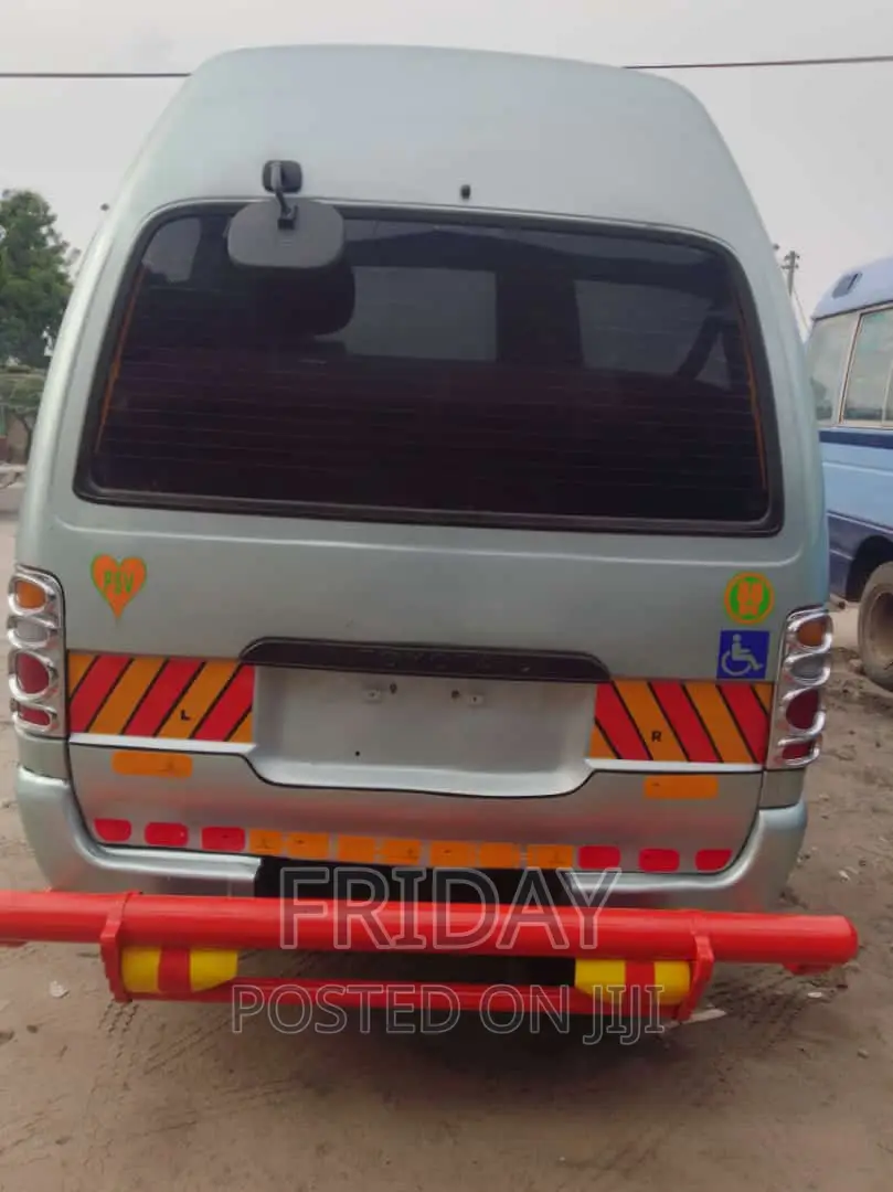 Toyota HiAce 2006 Gray