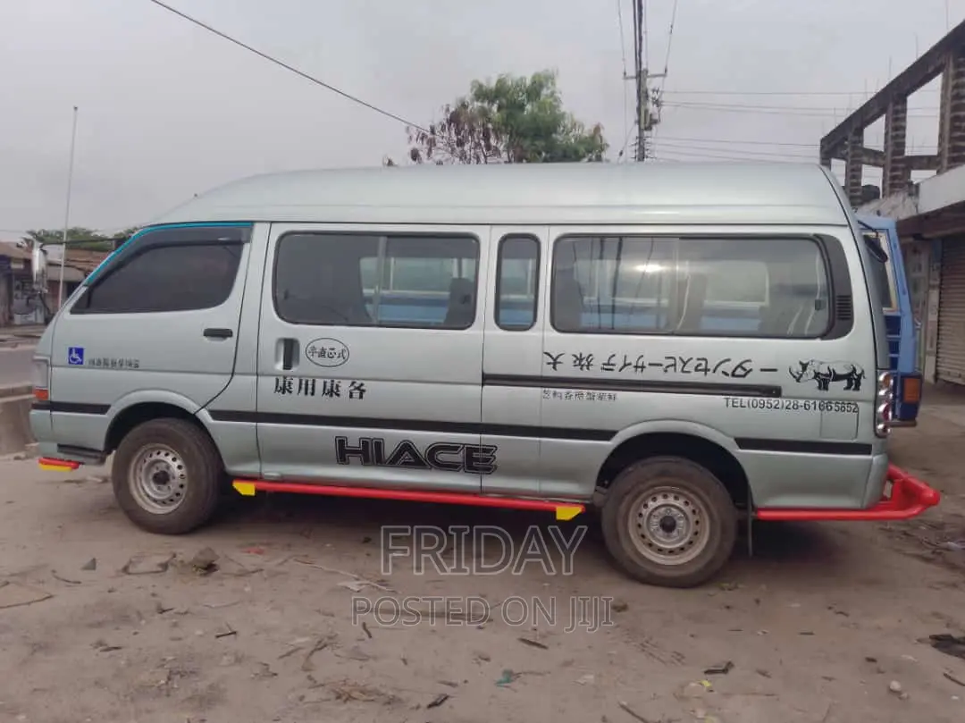 Toyota HiAce 2006 Gray
