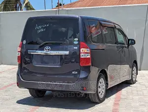 Toyota Noah 2010 Gray