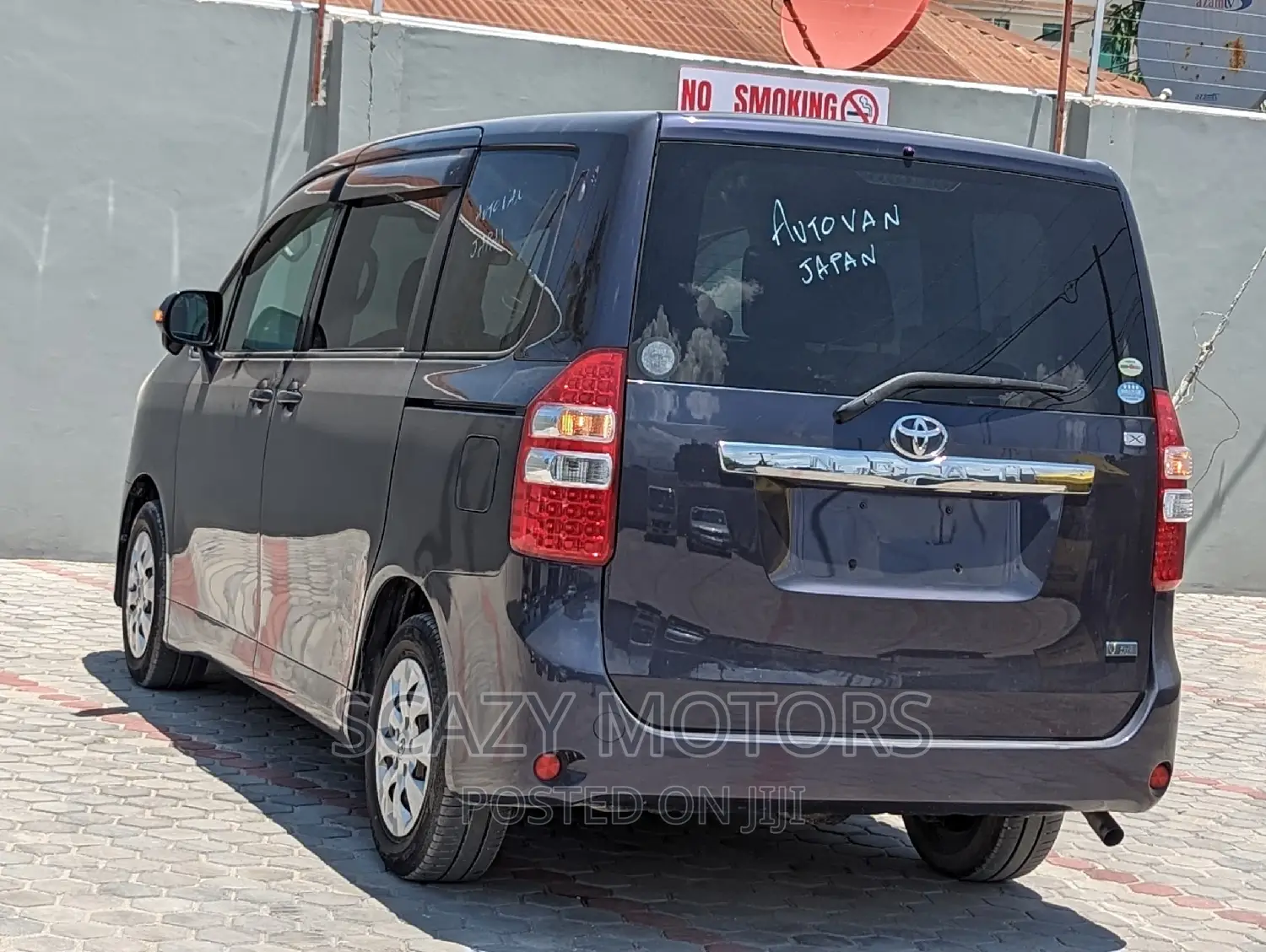 Toyota Noah 2010 Gray
