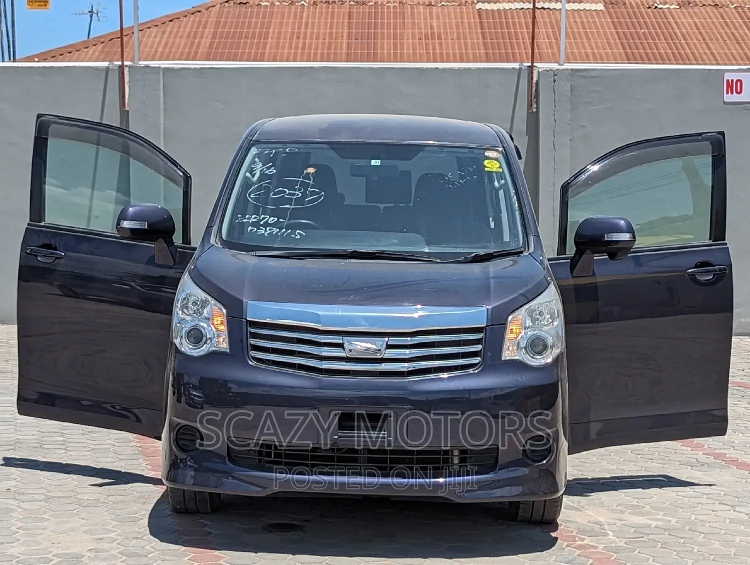 Toyota Noah 2010 Gray