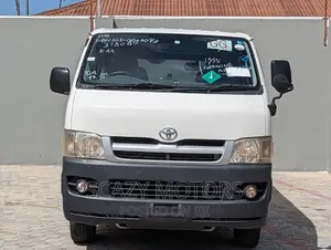 Toyota Quantum 2006 White