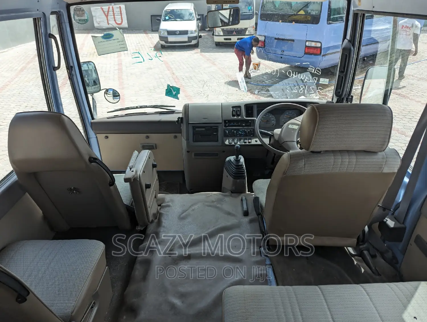 Nissan Civilian 1995