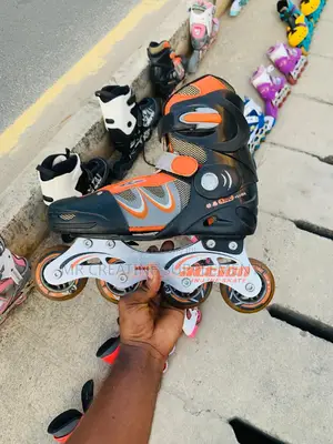 Action Roller Skates - Viatu Vya Matairi