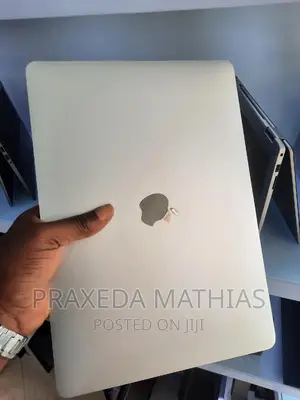 Laptop Apple MacBook Air 2022 M2 8GB Apple M2 SSD 512GB