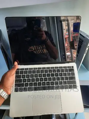 Laptop Apple MacBook Air 2022 M2 8GB Apple M2 SSD 512GB