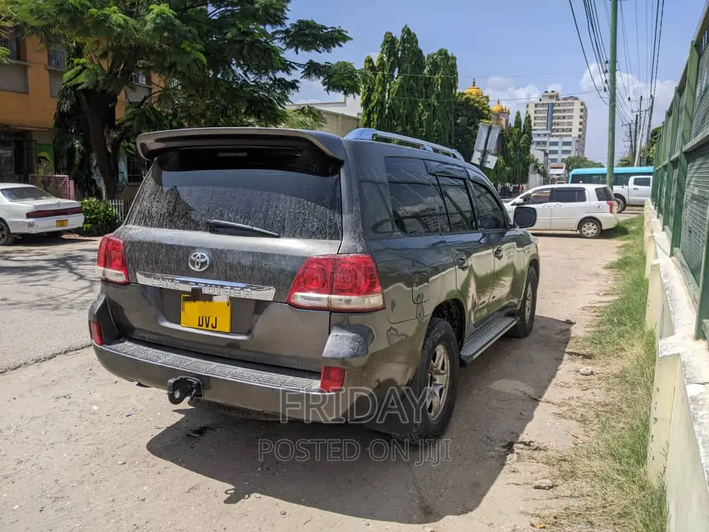 Toyota Land Cruiser 4.5 V8 VXR 2017 Gray