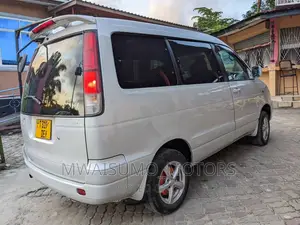 Toyota Noah 2004 White