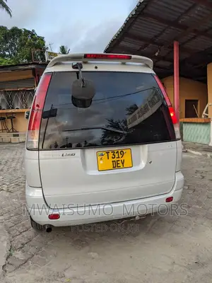 Toyota Noah 2004 White