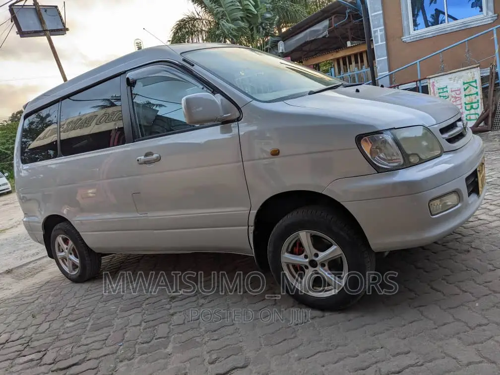 Toyota Noah 2004 White