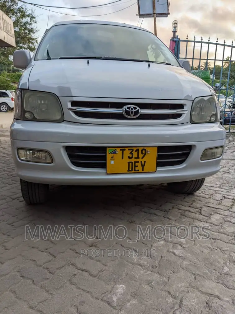 Toyota Noah 2004 White