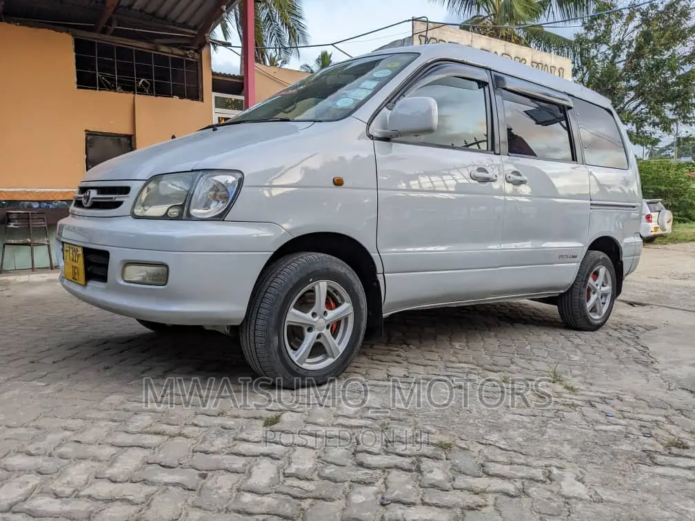 Toyota Noah 2004 White
