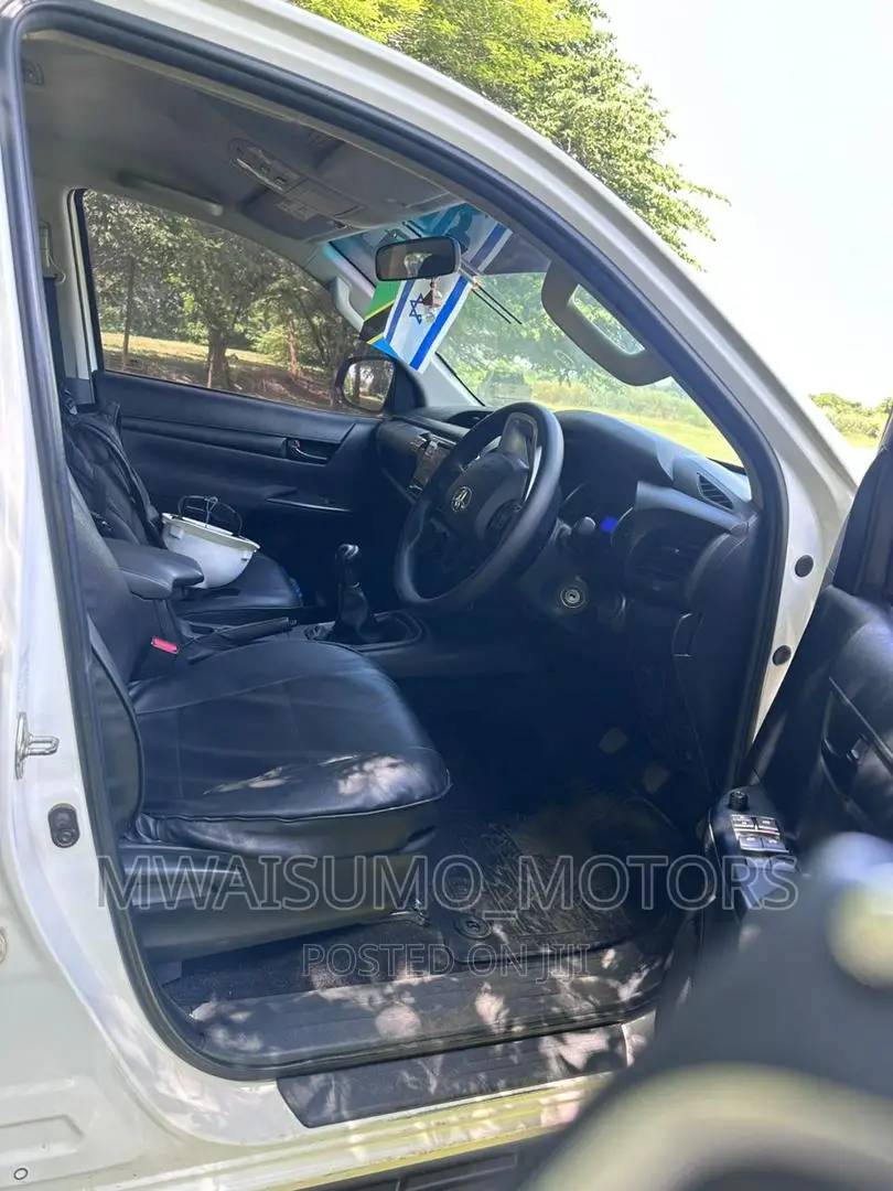 Toyota Hilux 2018 White