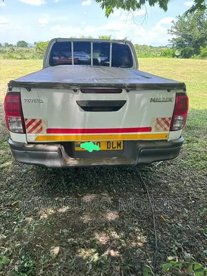 Toyota Hilux 2018 White