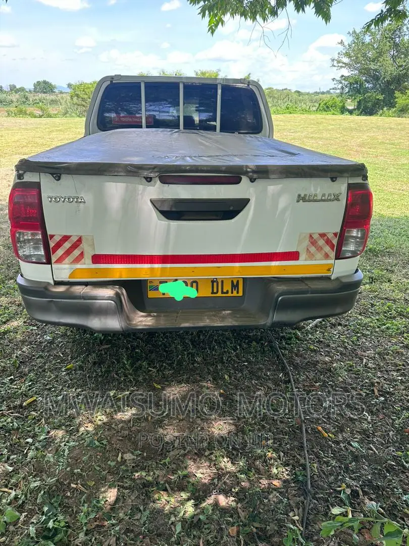 Toyota Hilux 2018 White