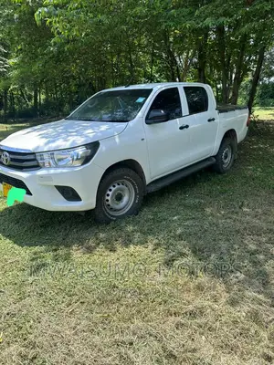 Toyota Hilux 2018 White
