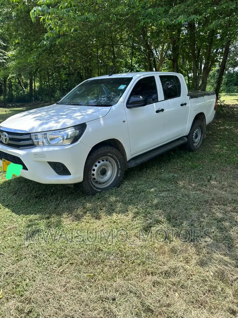 Toyota Hilux 2018 White