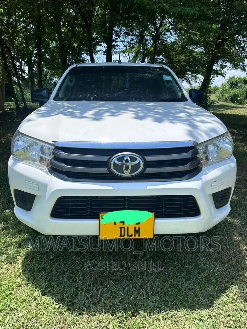 Toyota Hilux 2018 White