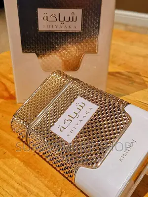 SHIYAAKA Rose Gold Perfume .