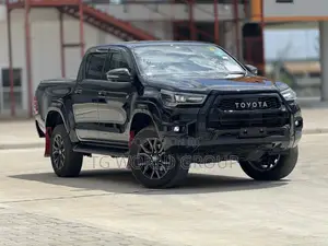 Photo - Toyota Hilux 2021 Black