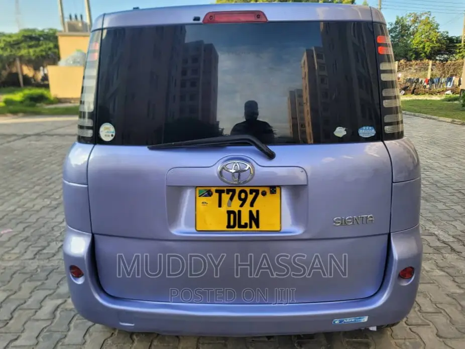 Toyota Sienta 2006 Blue