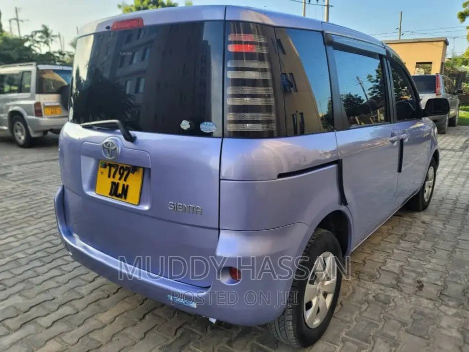 Toyota Sienta 2006 Blue