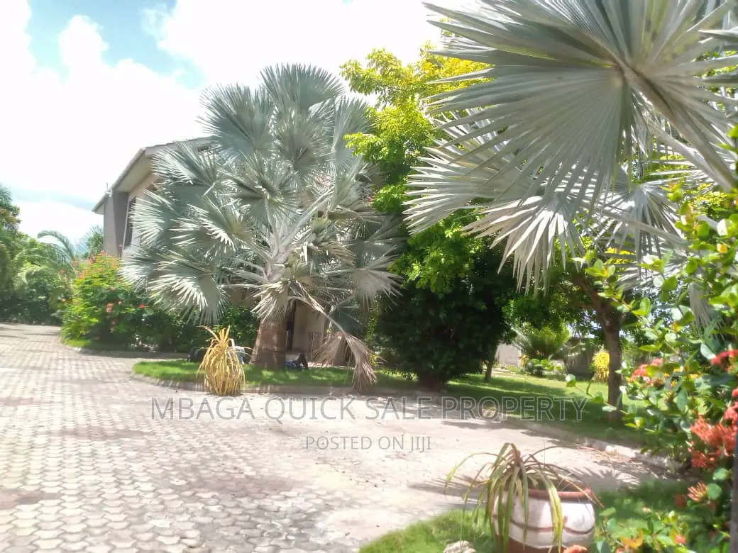 5bdrm House in Mbweni for rent