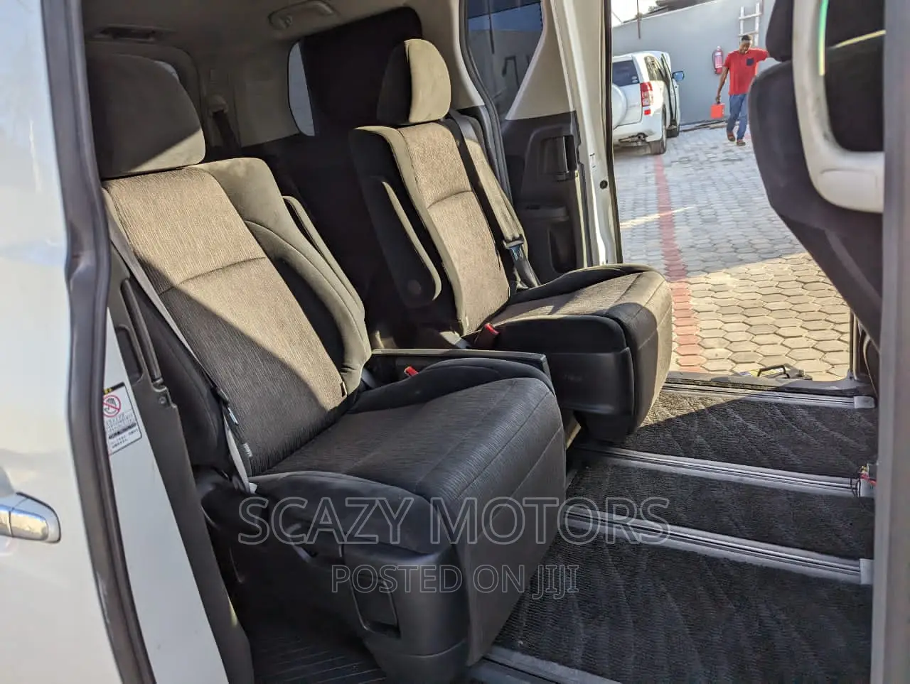 Toyota Alphard 2010