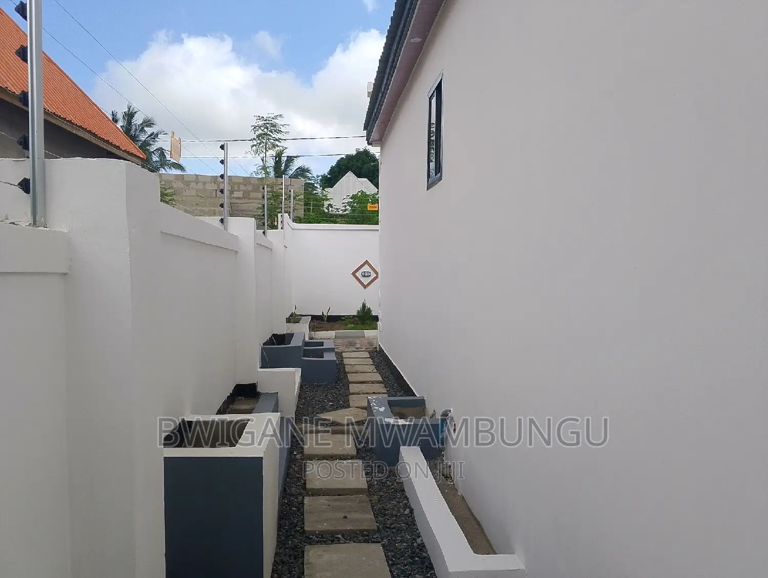 Furnished 4bdrm Apartment in Mwambungu Broker, Kigamboni for sale