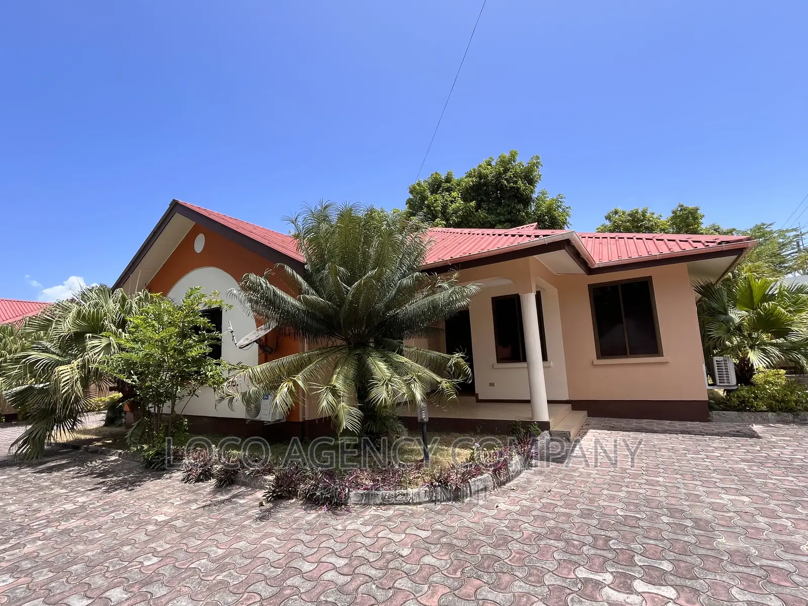6bdrm House in Loco Real Estate, Oyster Bay for rent