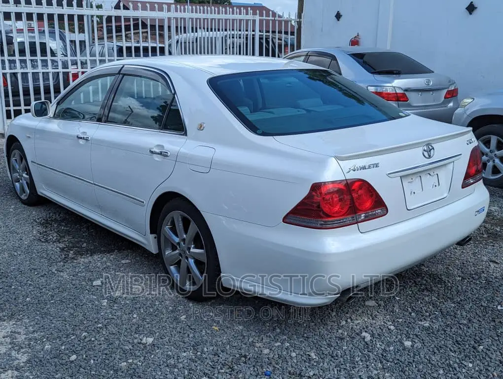 Toyota Crown 2006 White
